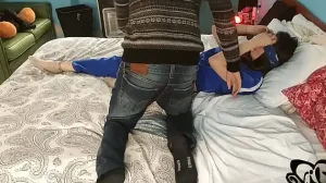 Coccole nel letto prima del buon sesso a missionario (creampie)