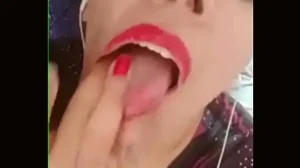 امنيه تلحس لبنها الساخن