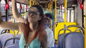 Estudante encoxada e fodida dentro do ônibus em publico!